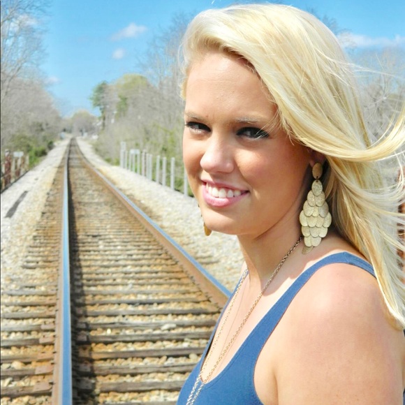 Meet your Posher, Mckenzie - Picture 1 of 1